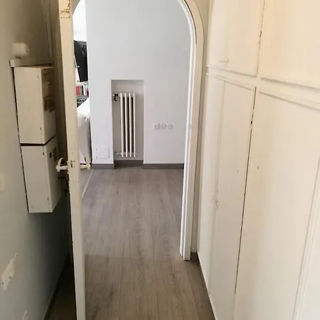 Piazza San Martino Apartment *