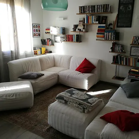 Piazza San Martino Apartment