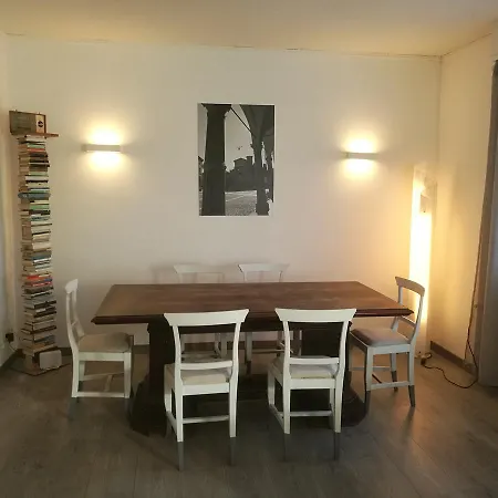 Piazza San Martino Apartment