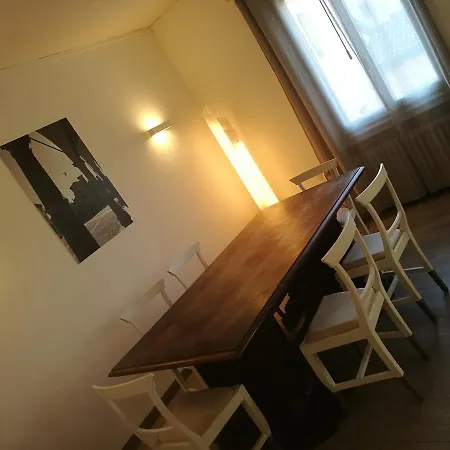 Piazza San Martino Apartment *