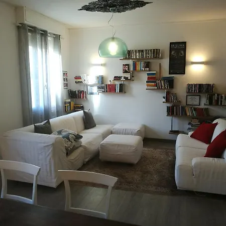 Piazza San Martino Apartment